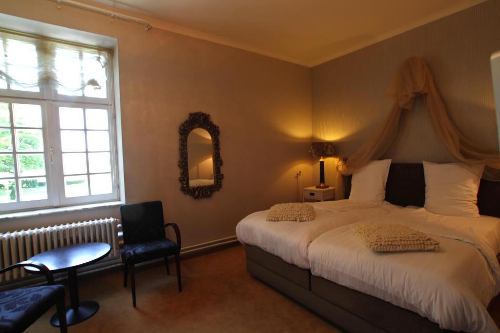 Hotel Kasteel Pietersheim Lanaken Zimmer foto