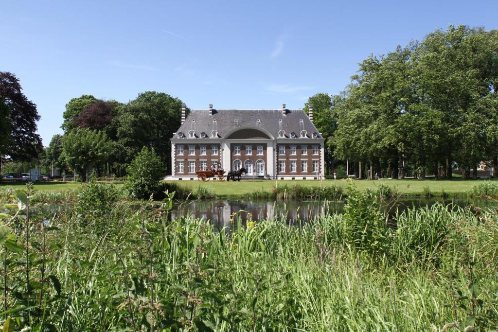 Hotel Kasteel Pietersheim Lanaken Exterior foto